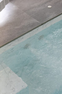 Piscine intérieur - jets de massage