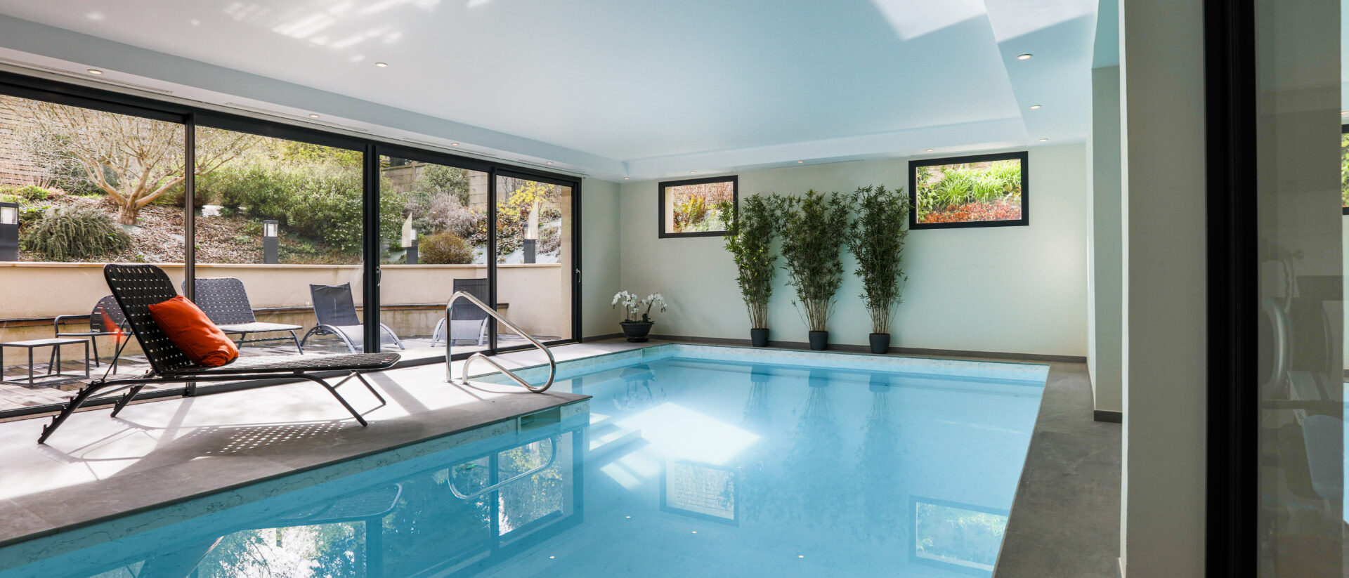 Piscine intérieure Sportive et détente